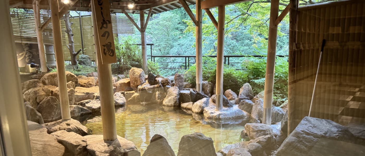 福島県の穴原温泉の匠のこころ吉川屋で宿泊した部屋と風呂と夕食と朝食ビュッフェび料理とおもてなしについての旅行レビューブログと近くの観光地について教えます